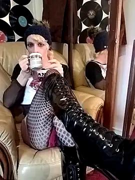 Girls and cam to cam: Watch as these sophisticated entertainers uncover their stunning costumes and curvaceous curves online!