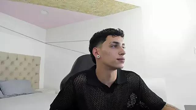 JhoanLeandro from StripChat is Freechat