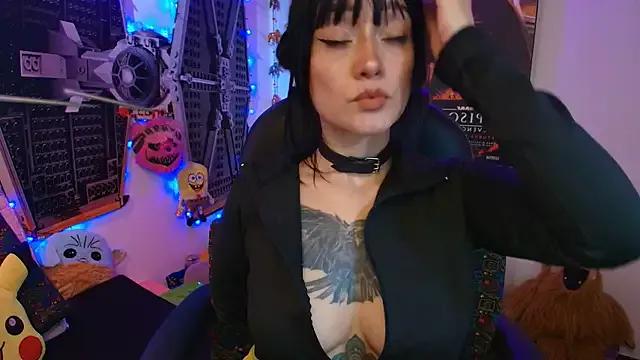 Girls and cam to cam: Watch as these sophisticated entertainers uncover their stunning costumes and curvaceous curves online!