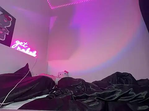 Girls and cam to cam: Watch as these sophisticated entertainers uncover their stunning costumes and curvaceous curves online!