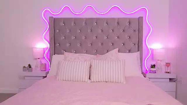 Girls and cam to cam: Watch as these sophisticated entertainers uncover their stunning costumes and curvaceous curves online!
