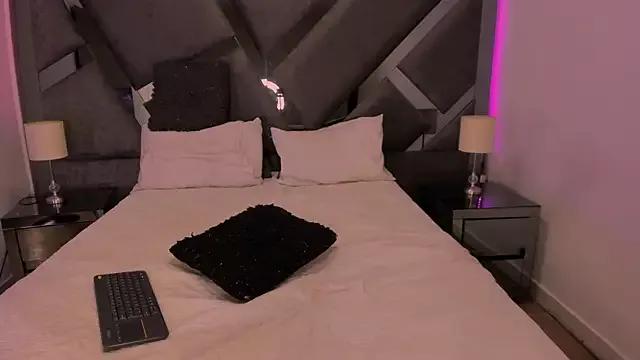 Girls and cam to cam: Watch as these sophisticated entertainers uncover their stunning costumes and curvaceous curves online!