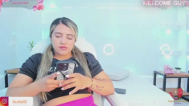 Girls and cam to cam: Watch as these sophisticated entertainers uncover their stunning costumes and curvaceous curves online!