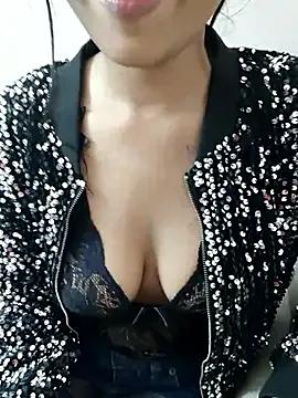 KARISHMA-STRIP from StripChat is Freechat