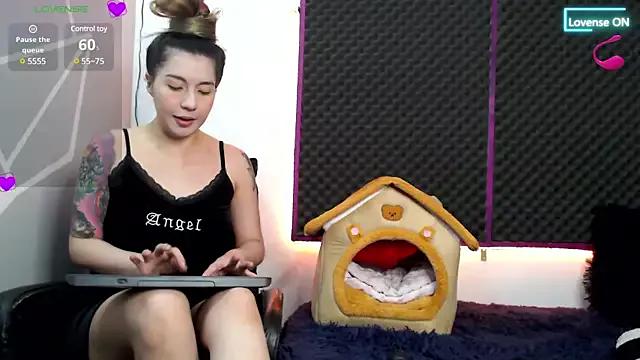 Girls and cam to cam: Watch as these sophisticated entertainers uncover their stunning costumes and curvaceous curves online!