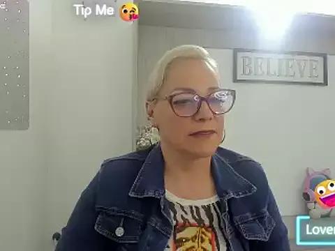 kassandra82 from StripChat is Freechat