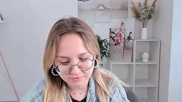 KatieBraddy from StripChat is Freechat