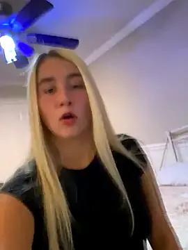 Photos of Kaylayoung12 from StripChat is Freechat