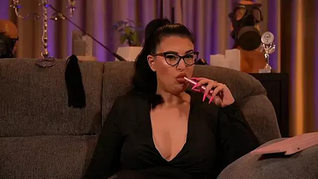 Girls and cam to cam: Watch as these sophisticated entertainers uncover their stunning costumes and curvaceous curves online!