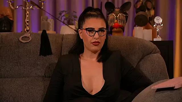 Girls and cam to cam: Watch as these sophisticated entertainers uncover their stunning costumes and curvaceous curves online!