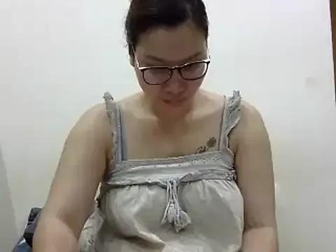 Kiko_sunflower from StripChat is Freechat