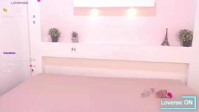 kimberlyBlaze from StripChat is Freechat