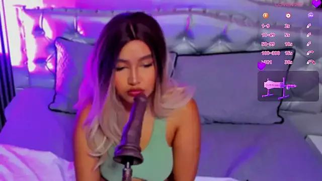 KinkyWhitney from StripChat is Freechat