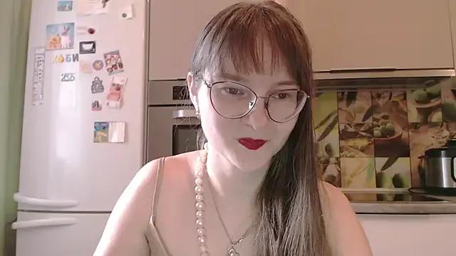 KiraGoldens from StripChat is Freechat