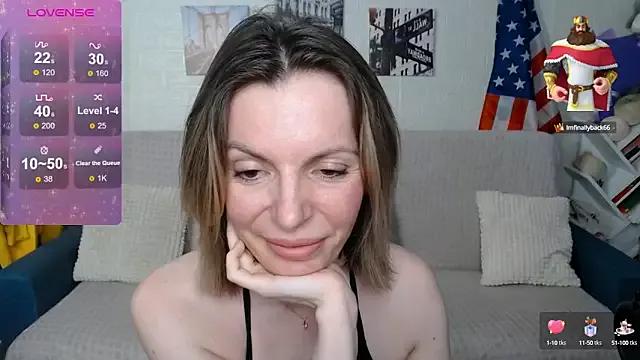 kiramarta from StripChat is Freechat