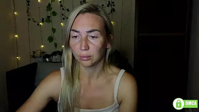Kiss_julli88I from StripChat is Freechat
