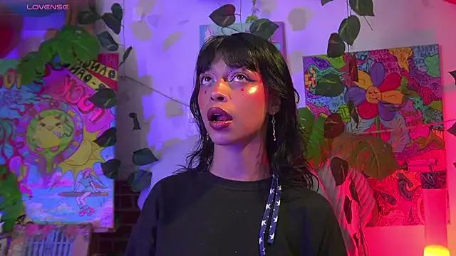 Kitty_arts from StripChat is Freechat