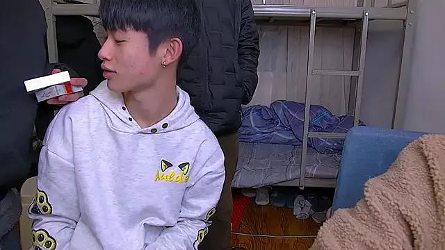 KK-cuteboy from StripChat is Freechat