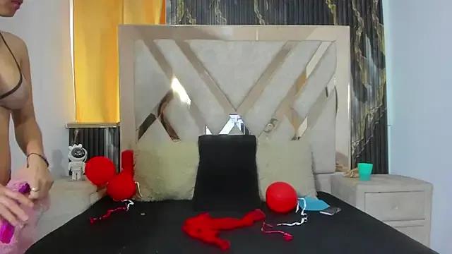 KloeANDbritany from StripChat is Freechat