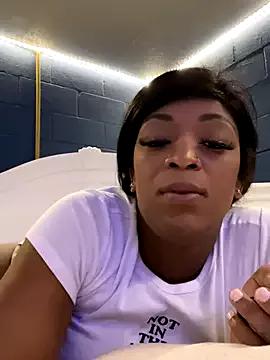 KLoveeee from StripChat is Freechat