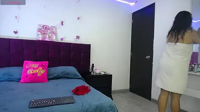 Kylee28 from StripChat is Freechat