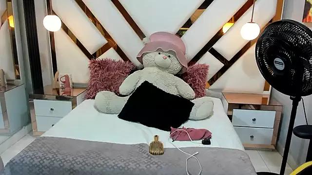 Girls and cam to cam: Watch as these sophisticated entertainers uncover their stunning costumes and curvaceous curves online!