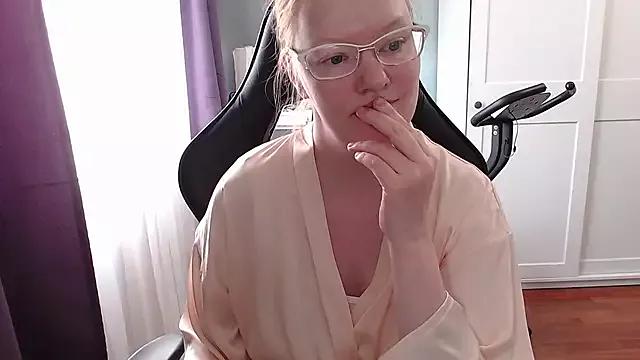 Lady_Inari from StripChat is Freechat