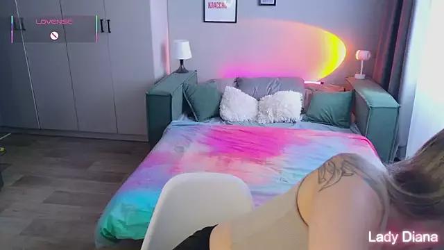 Girls and cam to cam: Watch as these sophisticated entertainers uncover their stunning costumes and curvaceous curves online!