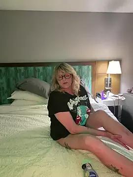 ladylinda2018 from StripChat is Freechat