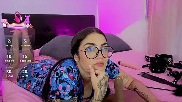 Girls and cam to cam: Watch as these sophisticated entertainers uncover their stunning costumes and curvaceous curves online!