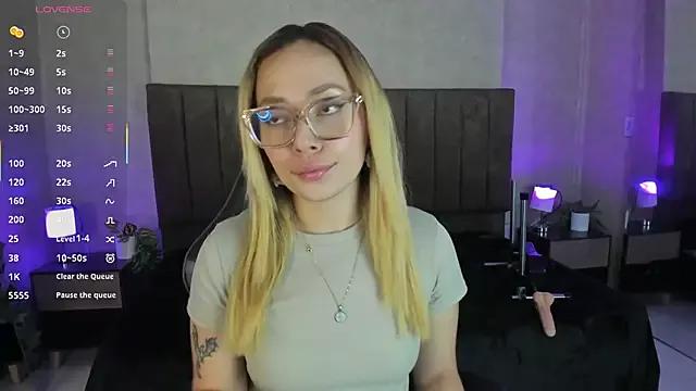 Girls and cam to cam: Watch as these sophisticated entertainers uncover their stunning costumes and curvaceous curves online!