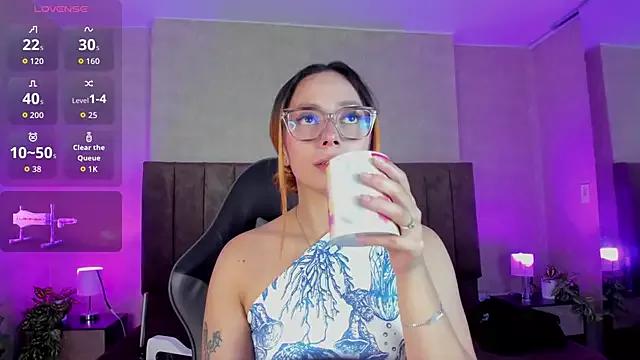 Girls and cam to cam: Watch as these sophisticated entertainers uncover their stunning costumes and curvaceous curves online!