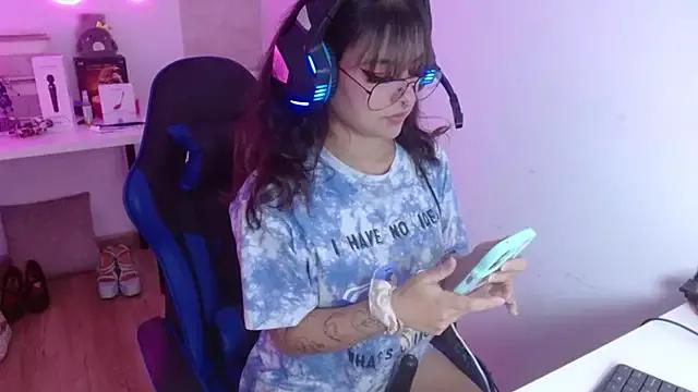 larah_uwu from StripChat is Freechat