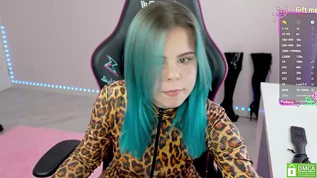 Girls and cam to cam: Watch as these sophisticated entertainers uncover their stunning costumes and curvaceous curves online!
