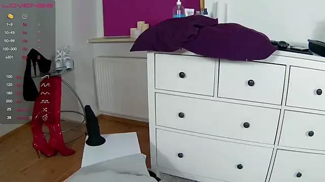 Girls and cam to cam: Watch as these sophisticated entertainers uncover their stunning costumes and curvaceous curves online!