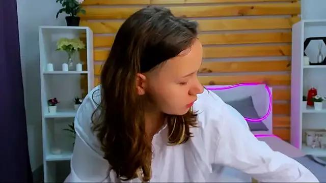 Laura_Ellinss from StripChat is Freechat