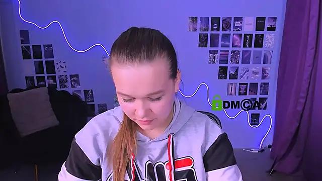 laura_whisper from StripChat is Freechat