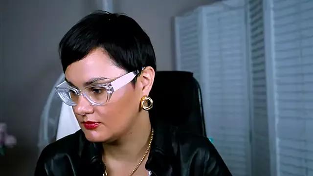 LauraDavidsons from StripChat is Freechat