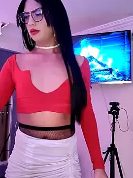 Lauragomezz from StripChat is Freechat