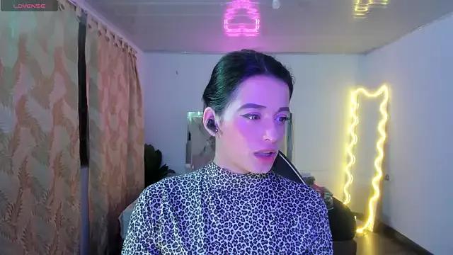 Laylafoxy_tay from StripChat is Freechat