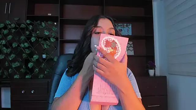 Lea_velle from StripChat is Freechat