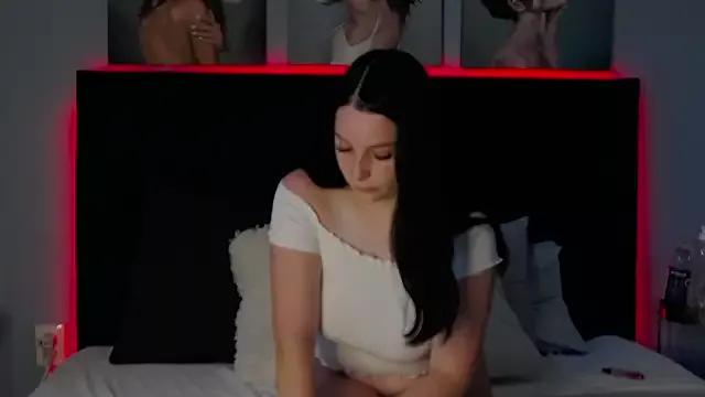 Leah_Brooks from StripChat is Freechat