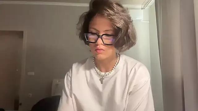 LeandraCasali from StripChat is Freechat