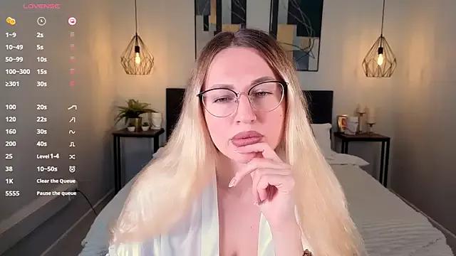 Girls and cam to cam: Watch as these sophisticated entertainers uncover their stunning costumes and curvaceous curves online!