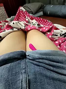 Lili_2love from StripChat is Freechat