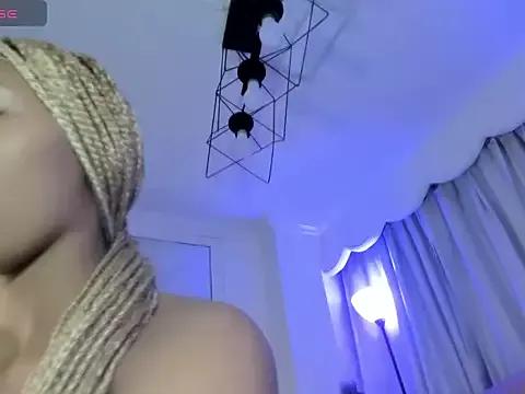 lili_harvey from StripChat is Freechat