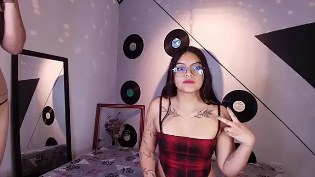 Lilith_and_Khloe from StripChat is Freechat