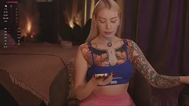 LinaKinky from StripChat is Freechat