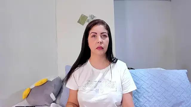 linavelezz from StripChat is Freechat