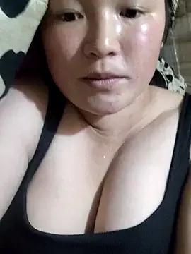 linhmiucute from StripChat is Freechat